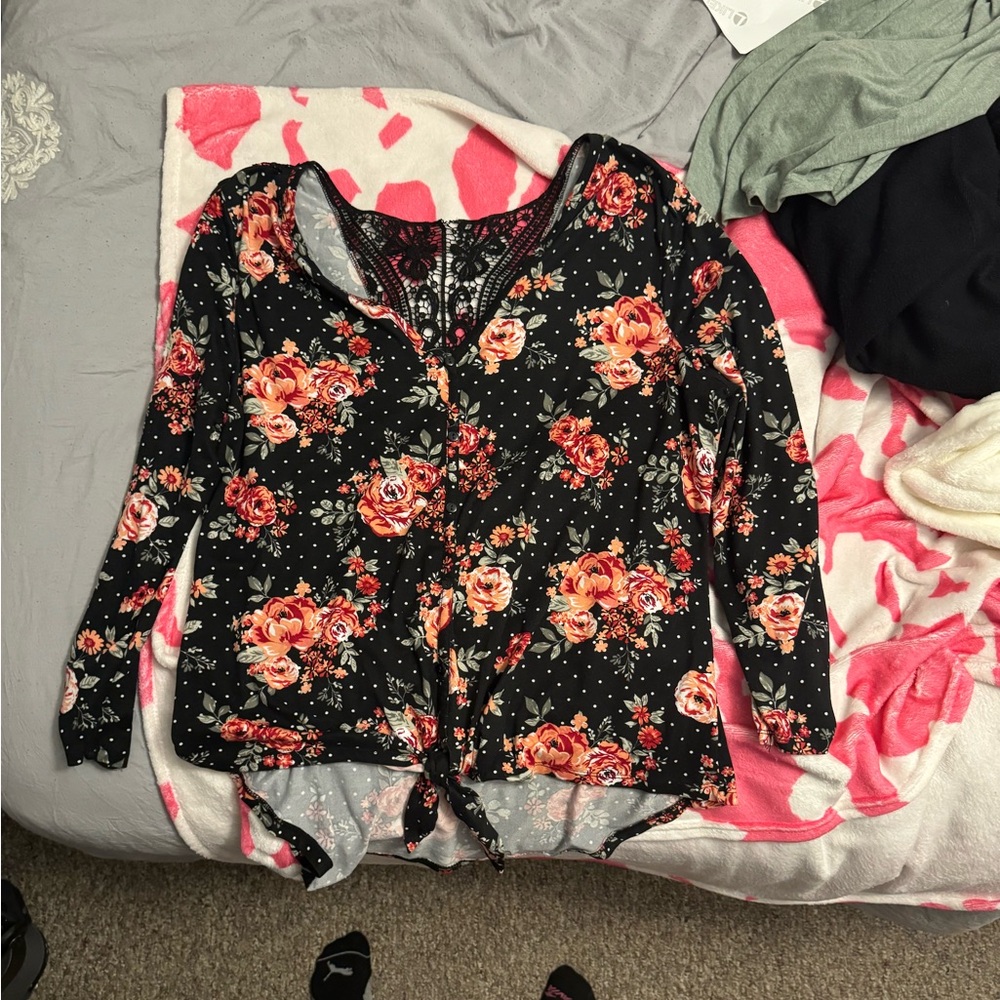 No Boundaries black floral blouse with lace back - size 3XL